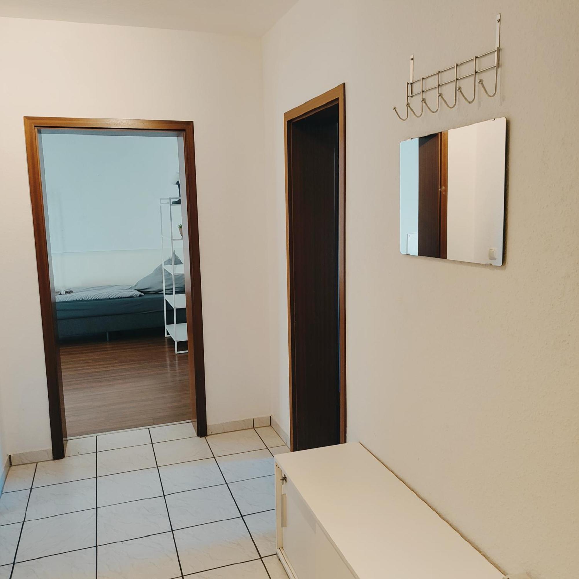 Apartment Monteurwohnung Messewohnung Sued Grenze Duesseldorf 6 Personen *
