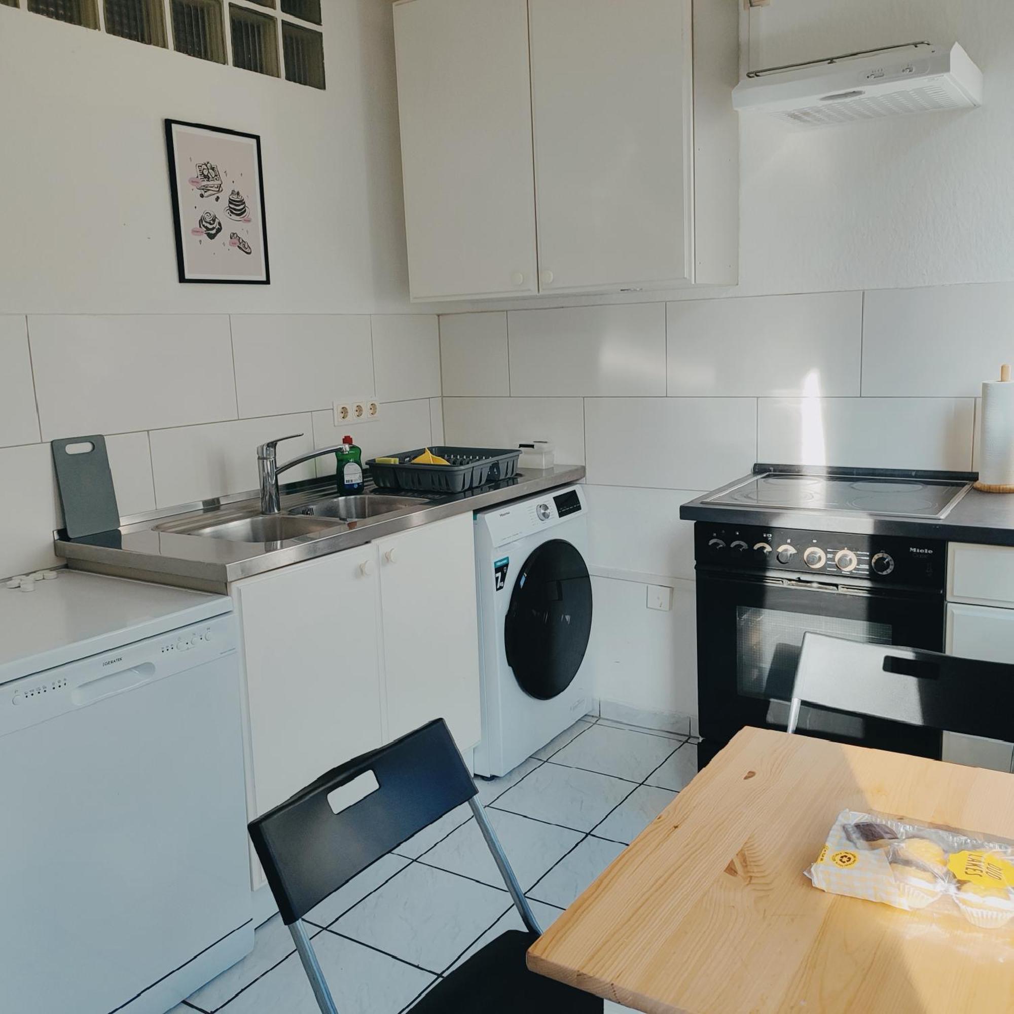 Monteurwohnung Messewohnung Sued Grenze Duesseldorf 6 Personen Apartment *